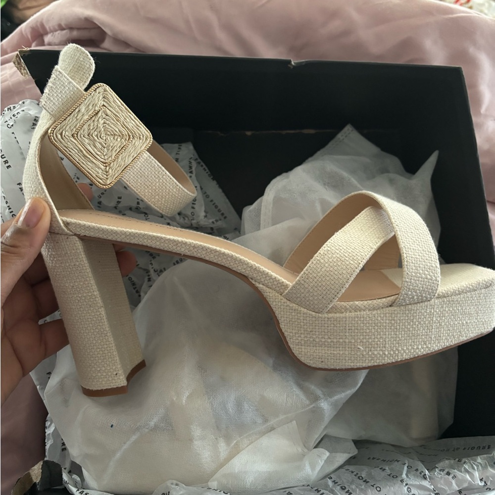 Fashion to figure tan linen heels size 14 wide width new in box never worn